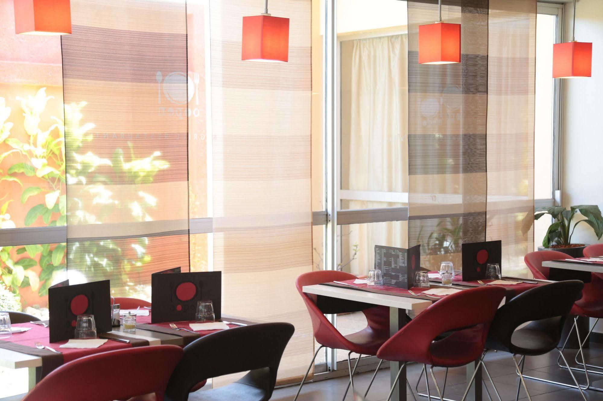Hotel Ibis Styles Abidjan Marcory Exterior foto